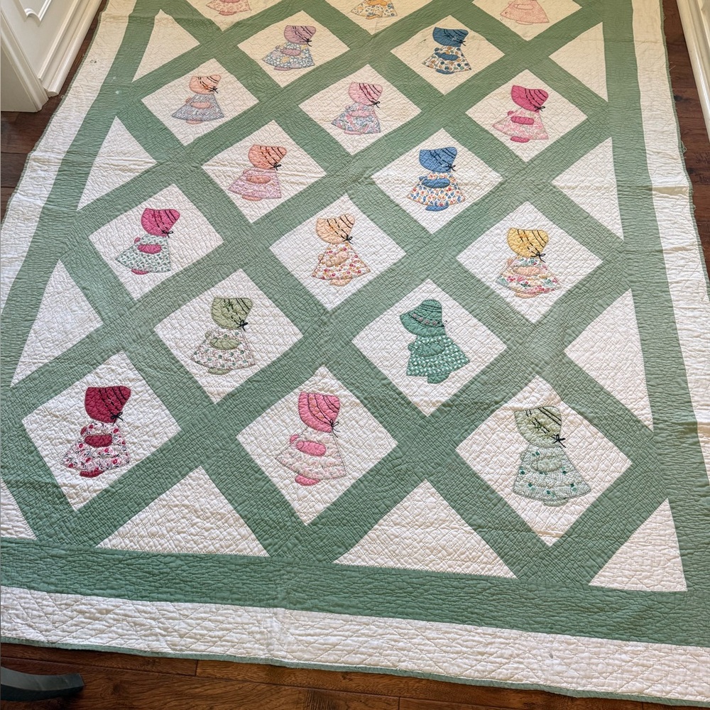 ❣️Vintage Quilt with Sunbonnet Sue Pattern